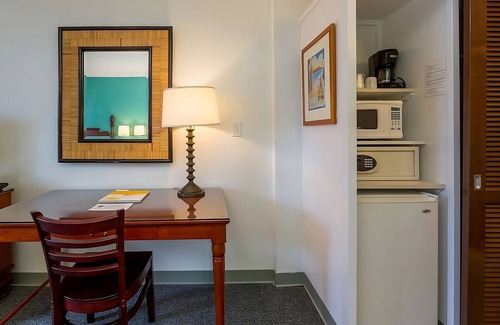 Ala Moana House | 4 x City View Moderate Room at Pagoda Hotel
