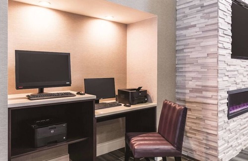 Arsenal House | 4 x King Bed Deluxe Suite at La Quinta Inn by Wyndham San Antonio Downtown