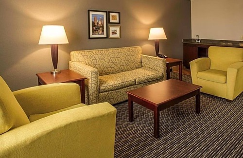 Arsenal House | 4 x King Bed Deluxe Suite at La Quinta Inn by Wyndham San Antonio Downtown
