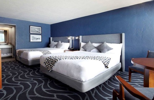 Monterey House | 4 x Premium Ocean View Two Queen Room at Monterey Tides