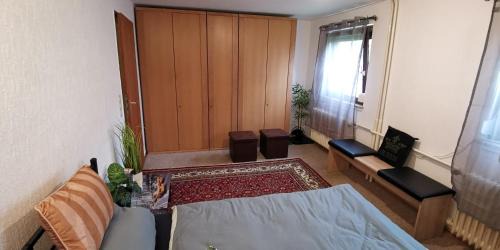 Kassel Apartment | 4 Zimmer Ferienwohnung mit privater Küche, Bad und WC, mit Gratis Frühstück, Parkplätze und WiFi