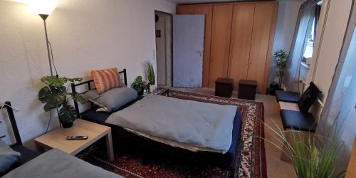 Kassel Apartment | 4 Zimmer Ferienwohnung mit privater Küche, Bad und WC, mit Gratis Frühstück, Parkplätze und WiFi