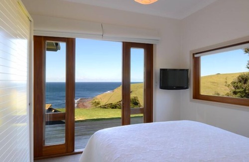 Kiama Heights Other | »40,000.00 Whales pass on "Humpback Highway " at Sea To Sky Farm on the Ocean