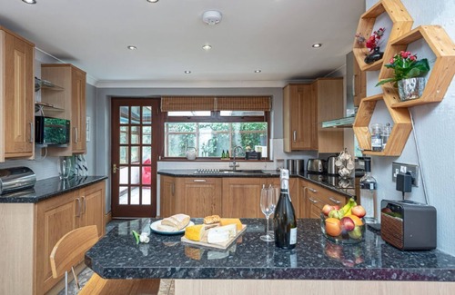 Ty Croes Cottage | 40 Church Street - a bungalow that sleeps 6 guests in 3 bedrooms
