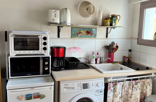 Noirmoutier-en-l'Ile House | 40 m from the beach, bourrine vendéenne, charm, simplicity, enclosed garden, peaceful setting