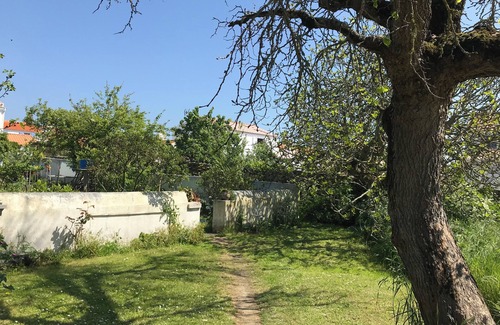 Noirmoutier-en-l'Ile House | 40 m from the beach, bourrine vendéenne, charm, simplicity, enclosed garden, peaceful setting
