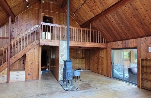 Randle Cabin | 40 minutes from White Pass! EV charging! New photos coming after remodel.