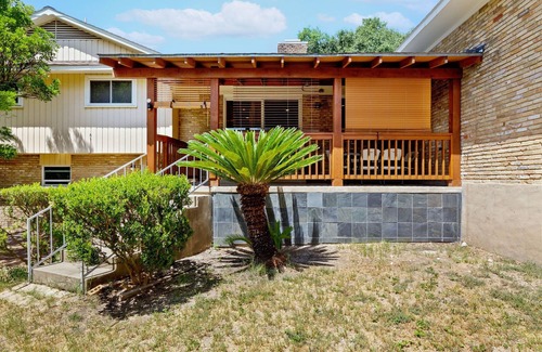 San Antonio House | 40% Monthly Discount Beautiful 4 BRs, Central, Covered Patio, Cozy Desi