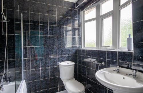 Olton House | 40 Percent Off Monthly, Large House, Free Parking
