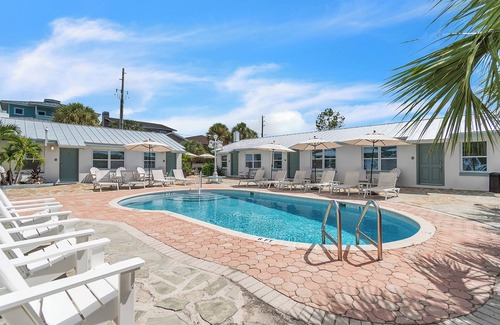 Treasure Island Apartment | 🌞400 ft to the Beach👙Onsite Heated Pool🐬Bungalows #8🌴Grills🐶Dogs Welcome!