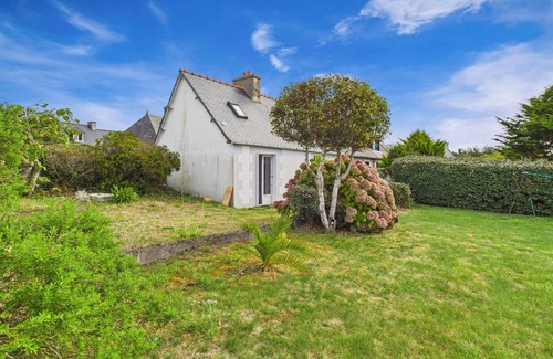 Plougrescant Ski Chalet | 400 m to the beach – House for 5 – Garden