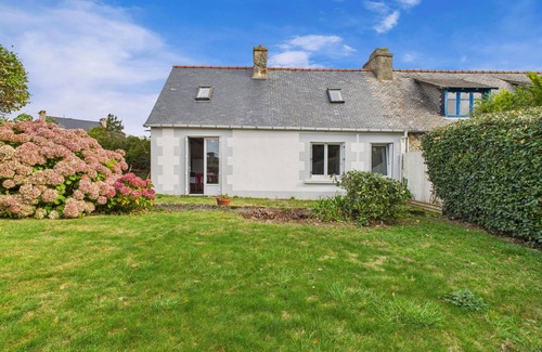 Plougrescant Ski Chalet | 400 m to the beach – House for 5 – Garden