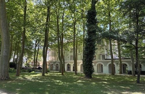 Eugenie-les-Bains Apartment | 400 meters from the thermal baths, lovely, quiet studio with balcony not overlooked.