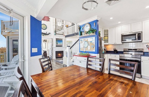 Sea Scape House | 4000 Fragile Magic * SUPER Oceanfront * Hot Tub * Pier Views