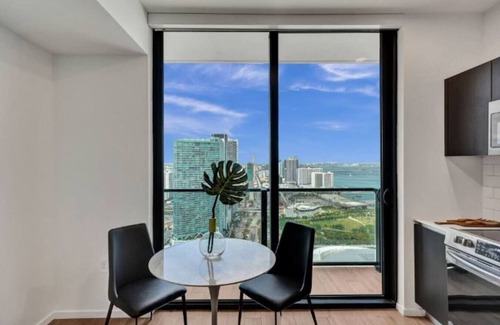 Downtown Miami Apartment | 4006 - Lux Miami Studio | City & Bay Views