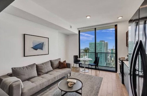 Downtown Miami Apartment | 4006 - Lux Miami Studio | City & Bay Views