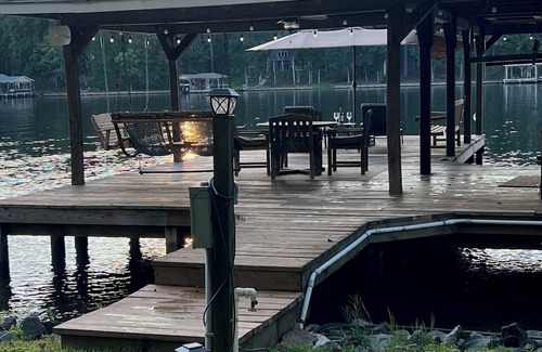 Lakeside Woods House | 400ft private waterfront home, fireplace, boathouse, kayaks, DOG FRIENDLY