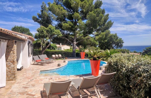 Saint-Aygulf House | 400m from the sea, Villa with splendid sea view, heated infinity pool