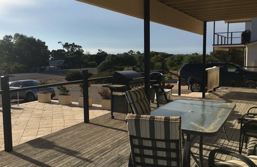 Muloowurtie House | 401 Black Point Drive (Winter and Spring Special Rates)