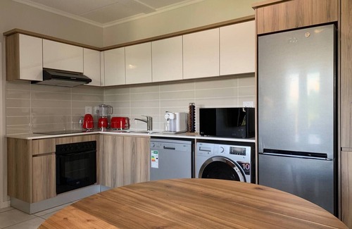 Greater Johannesburg Metropolitan Area Apartment | 402 The Whisken. Modern & Stylish. Pool, Gym & More!