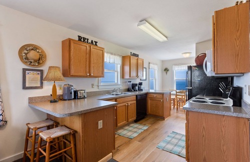 Kitty Hawk Cottage | 4020 Gardners Hut * Oceanfront * Walk to Dining