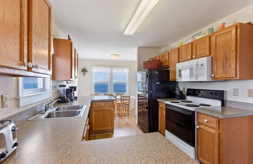 Kitty Hawk Cottage | 4020 Gardners Hut * Oceanfront * Walk to Dining