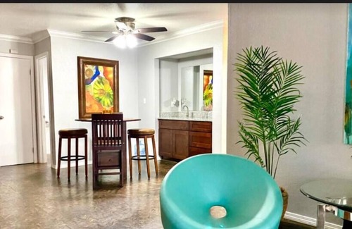 Central Oklahoma City House | [4043 D] Private BBedroom Suite Communal House near Integris