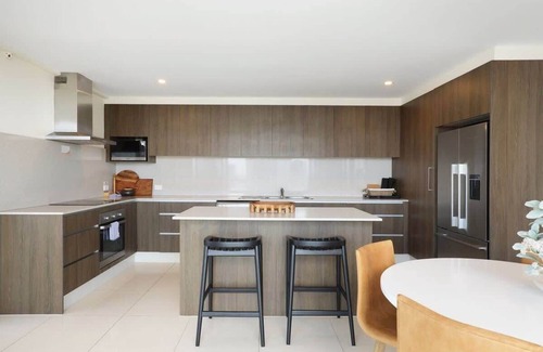 Surfers Paradise Apartment | 40L Peninsula Summary