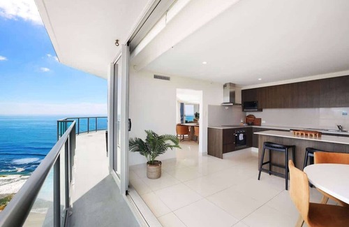 Surfers Paradise Apartment | 40L Peninsula Summary