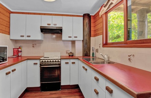 Rainbow Beach House | 41 Carlo Circle - Rainbow Beach. Huge Beach House With Room for Everyone!