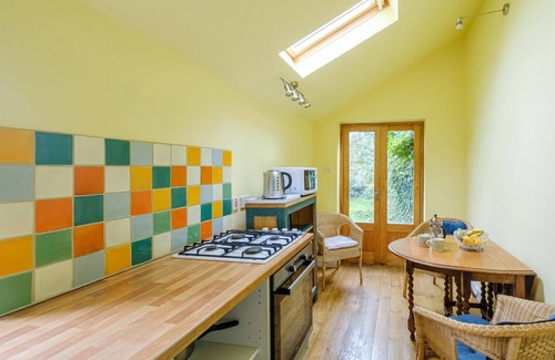 Leiston Cottage | 41 Eastward Ho - sleeps 5 guests in 2 bedrooms