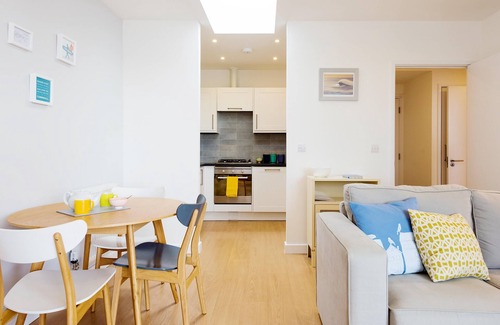 Crantock Apartment | 41 Tre Lowen is the perfect coastal retreat, offering a stylish, one-bed Apt