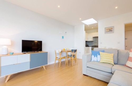 Crantock Apartment | 41 Tre Lowen is the perfect coastal retreat, offering a stylish, one-bed Apt