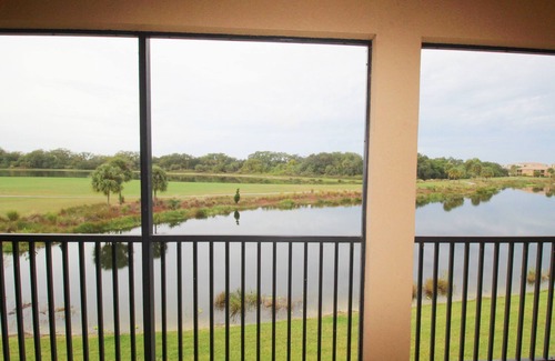 Bradenton House | 412-103 Gorgeous two lakes golf view Coach home