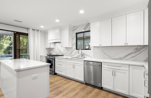 West Beach House | 414 Amaranth: Beautifully Renovated 4BR Home, Private Pool, Dog Friendly