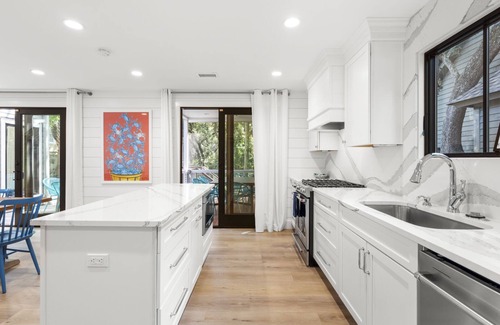 West Beach House | 414 Amaranth: Beautifully Renovated 4BR Home, Private Pool, Dog Friendly