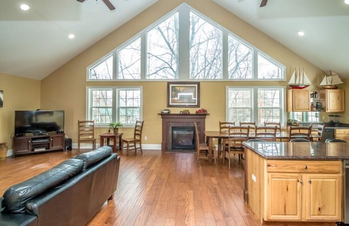 North Conway House | 42-2 Locust Lane North Conway