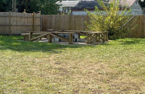 Detroit House | 420 friendly on detroit’s east side Charming 3-bedroom house with WiFi and AC
