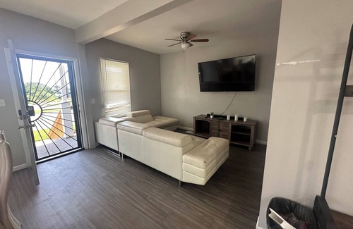 Detroit House | 420 friendly sleeps 8 in Detroit’s east side with WiFi, AC. Enjoy your stay