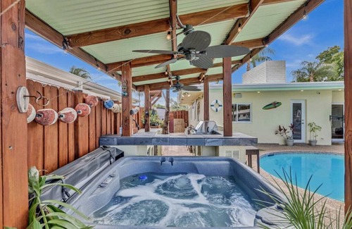Snug Harbor Villa | 420 · Tropical Resort Boat Rental/Kayaks/Hot Tub/Grill!