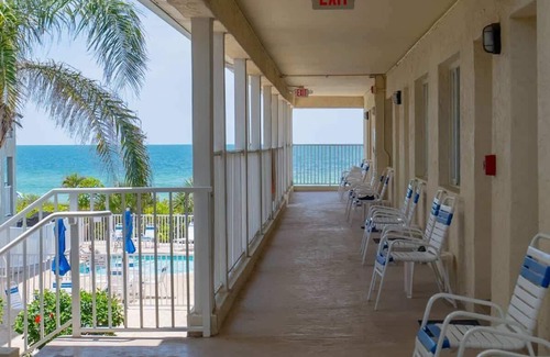 Belleair Beach Condo | 4202 Cozy Suite On The Beach - Heated Pool
