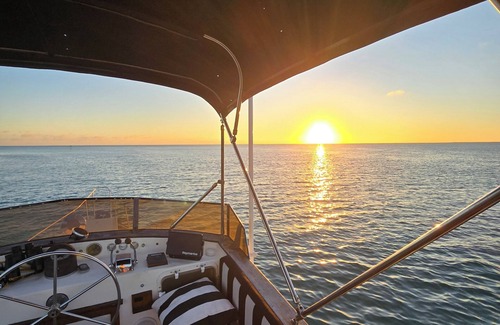 Key West Boat Rental | 43' Classic Trawler 5 Star Resort Pools, Views, Dining Free Shuttle to Downtown