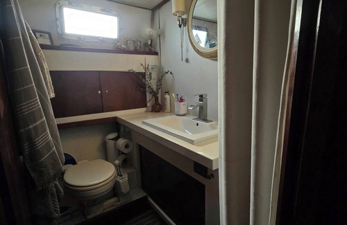 Key West Boat Rental | 43' Classic Trawler 5 Star Resort Pools, Views, Dining Free Shuttle to Downtown