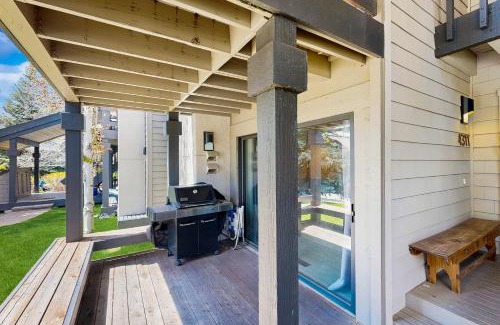 Elkhorn Village House | 4311 Fairway 9