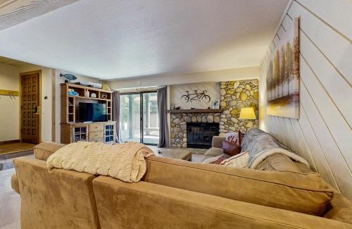 Elkhorn Village House | 4311 Fairway 9