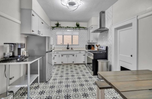 Downtown St. Petersburg House | 436 WHOLE PROPERTY · Downtown Historic District Estate (Home + Cottage)