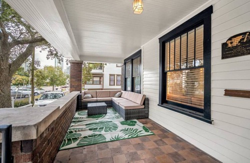 Downtown St. Petersburg House | 436 WHOLE PROPERTY · Downtown Historic District Estate (Home + Cottage)