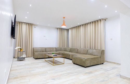 Bulawayo House | 456 Hopeville Escape - Spacious three-bedroomed home with modern finishings!