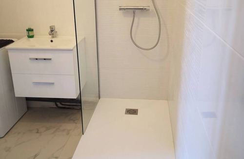 Leon Blum - Bon Coin Apartment | 45m² Metro Centre Lyon 100m away Fitted kitchen Wifi Netflix