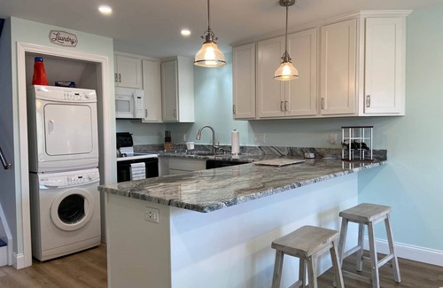 Hyannis House | 46 by the Sea, steps to private beach & heated pool, 1-mile from Main St., ocean views, AC, & Wi-Fi